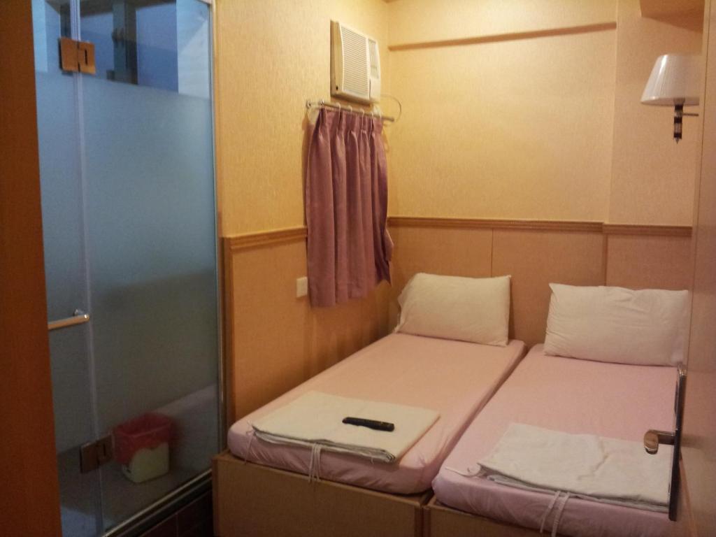 New Garden Hostel Hong Kong Room photo