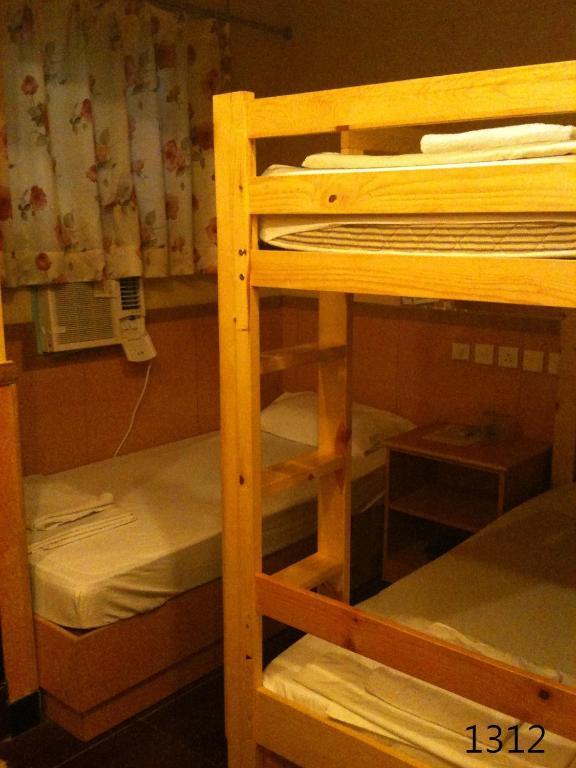 New Garden Hostel Hong Kong Room photo